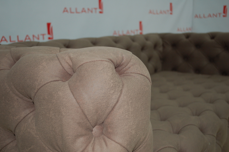 Диван с каретной стяжкой