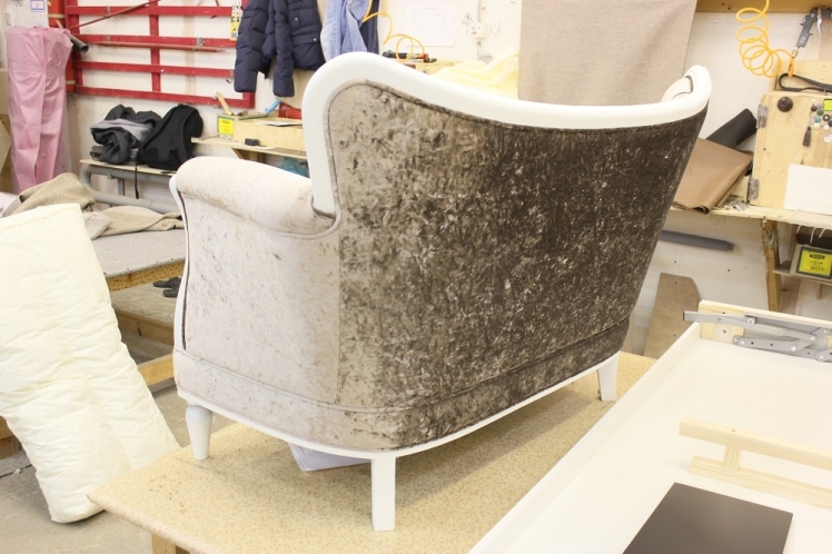 Диван для частного интерьера