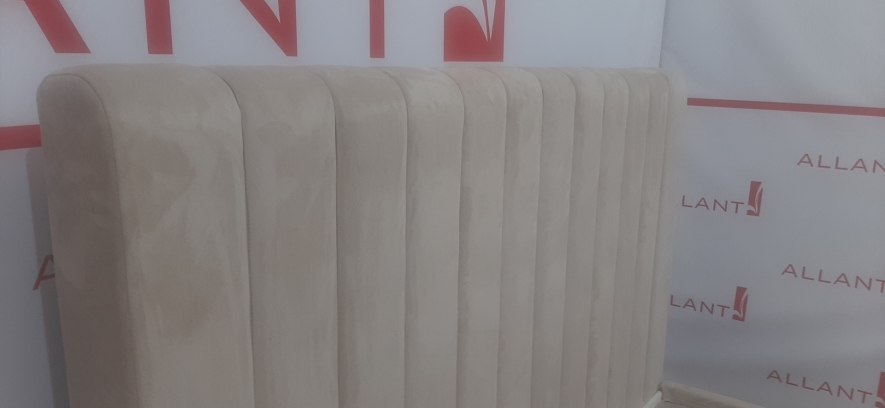 Кровать для частного интерьера