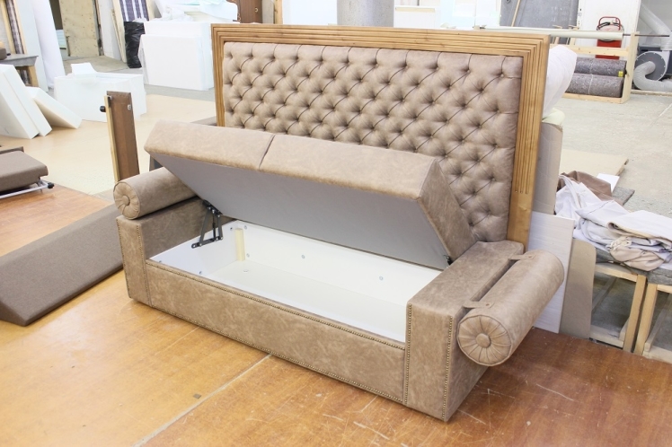 Диван двухместный для частного интерьера