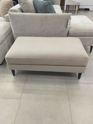 Пуф на высоких опорах