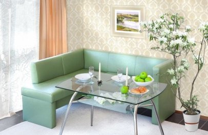 Угловой диван на кухню – плюсы и минусы